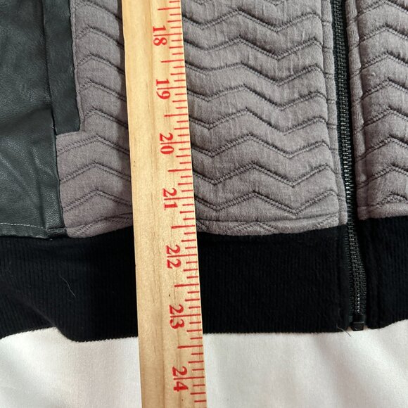 Tart Collection Women’s Small Gray Black Quilted Faux Leather Soft Full Zip Warm - Picture 8 of 11
